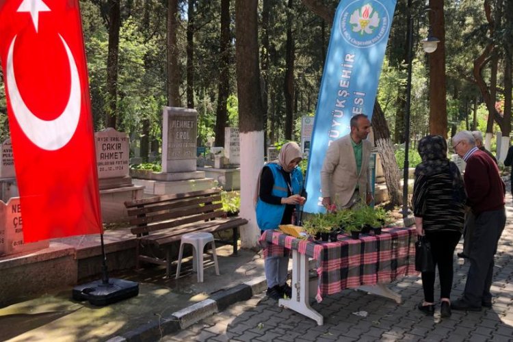 Manisa Büyükşehir Belediyesi Mezarlıklar Dairesi Başkanlığı, il genelinde mezarlık ziyareti