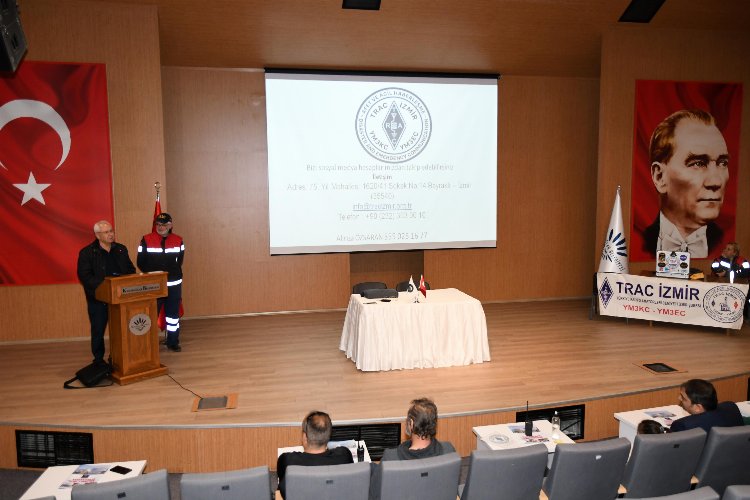 İzmir’in Karabağlar ilçesinde Amatör Telsizcilik Eğitim Semineri’nin ilki Belediye Başkanı