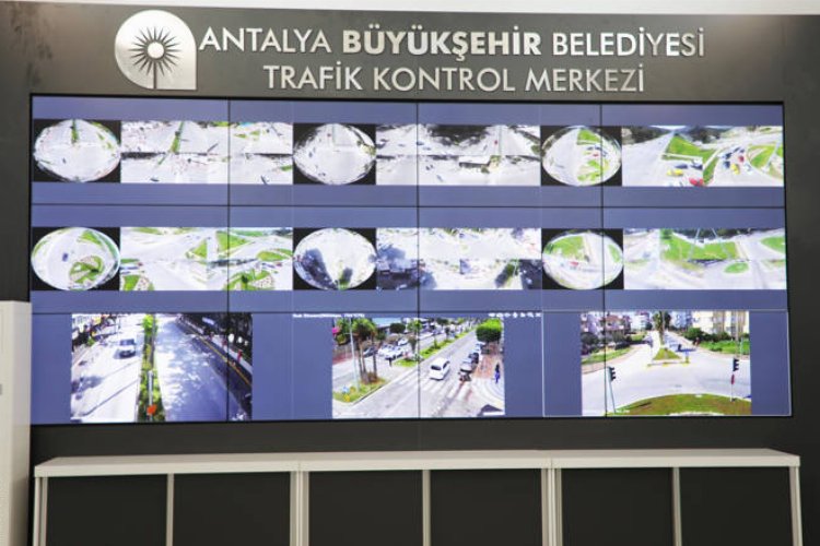 Antalya Büyükşehir Belediyesi kent genelinde ulaşımın daha güvenli ve kesintisiz