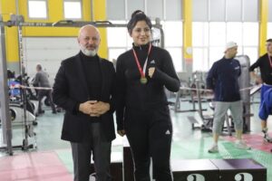 Kayseri Kocasinan Belediyesi Spor Kulübü 66 kiloda boks sporcusu Yağmur