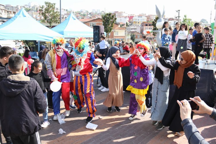 Kocaeli Büyükşehir Belediyesi ilçe merkezlerinde gerçekleştirdiği etkinliklerle vatandaşlara çifte bayram