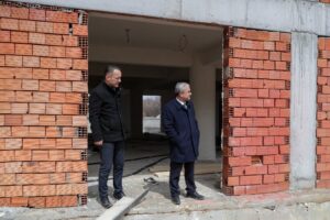 Kütahya Belediye Başkanı Prof. Dr. Alim Işık, mahalle sakinlerinin sosyal