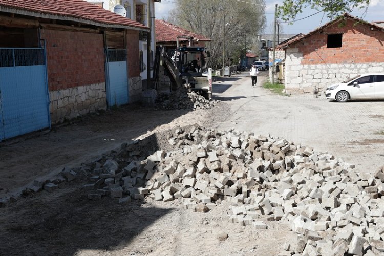 Kütahya Belediye Başkanı Prof. Dr. Alim Işık, Zığra Mahallesi’nde belediye