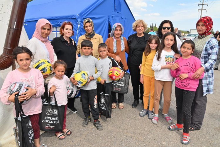 Ramazan Bayramı öncesinde afet bölgesindeki vatandaşlar ve bölgede görev yapan