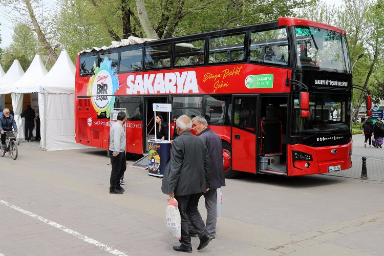 15-22 Nisan Turizm Haftası sebebiyle Kitapçılar Sokağı’nda tanıtılan Sakarya Büyükşehir