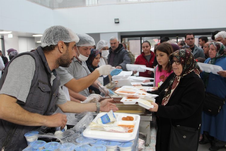 Saray Belediyesi Ramazan ayı dolayısıyla Atatürk Kültür Merkezi’nde düzenlenen iftar