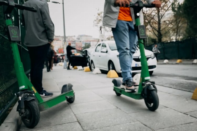 Skuter (Scooter) kullanımına standart geliyor. Gelişi güzel parkların önüne geçilecek.