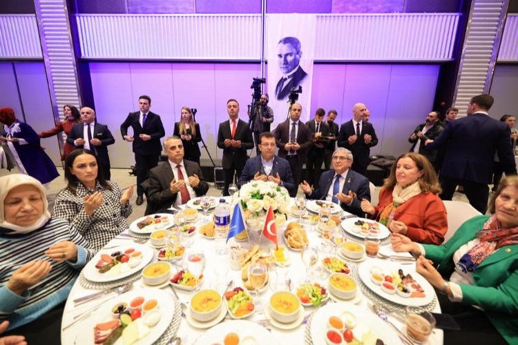 İBB Başkanı Ekrem İmamoğlu, şehit yakınları ve gazilerle iftar sofrasında