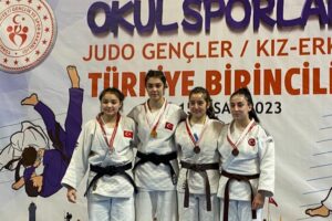 Bursa’da Osmangazi Belediyespor Judo Takımı sporcuları, Samsun’da düzenlenen Okul Sporları