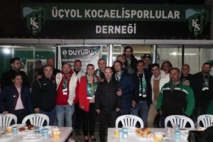 Üçyol Kocaelisporlular Derneğinin ev sahipliğinde düzenlenen iftar programına katılan İzmit