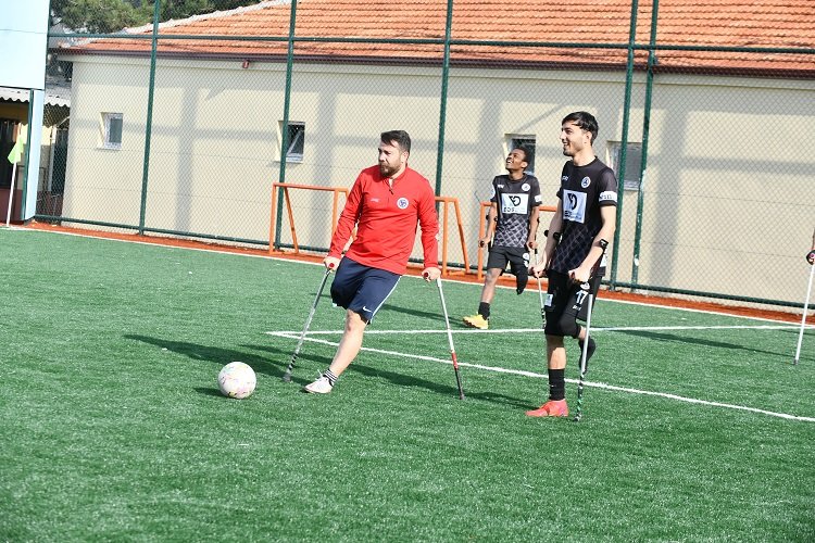 Başkentte sporun her alanda gelişmesi için projelerini aralıksız sürdüren Ankara