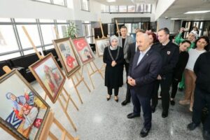 GESMEK tarafından düzenlenen ‘İyi ki Annemsin’ konulu resim sergisinin açılışını