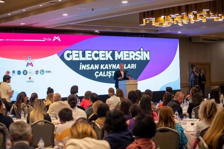 Başkan Vahap Seçer Mersin Büyükşehir Belediyesi Kariyer Merkezi koordinesinde ‘Gelecek