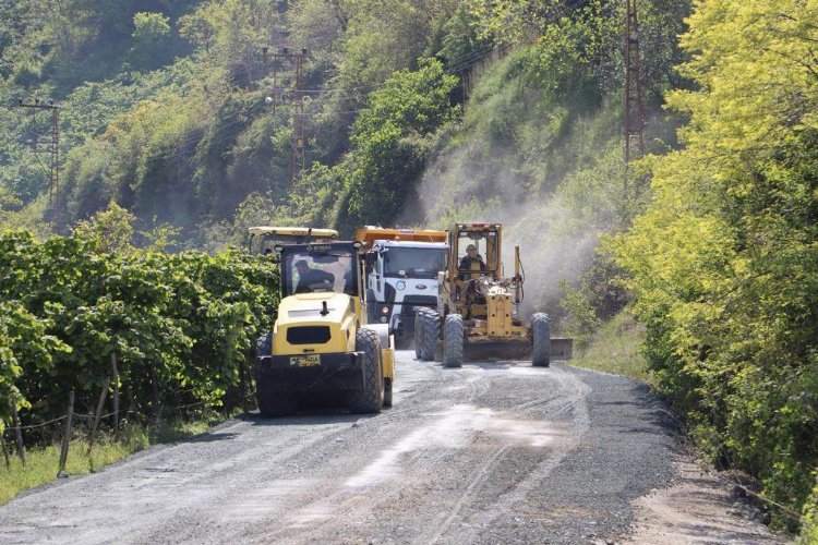 Gülyalı’da 21 milyon TL’lik ulaşım yatırımını hayata geçirerek 22 km