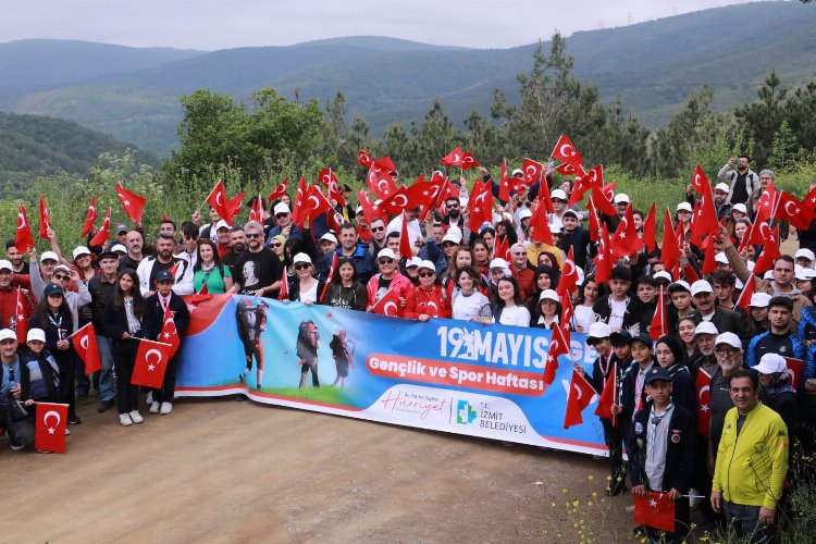 İzmit Belediyesi Spor İşleri Müdürlüğü’nün 19 Mayıs Atatürk’ü Anma Gençlik