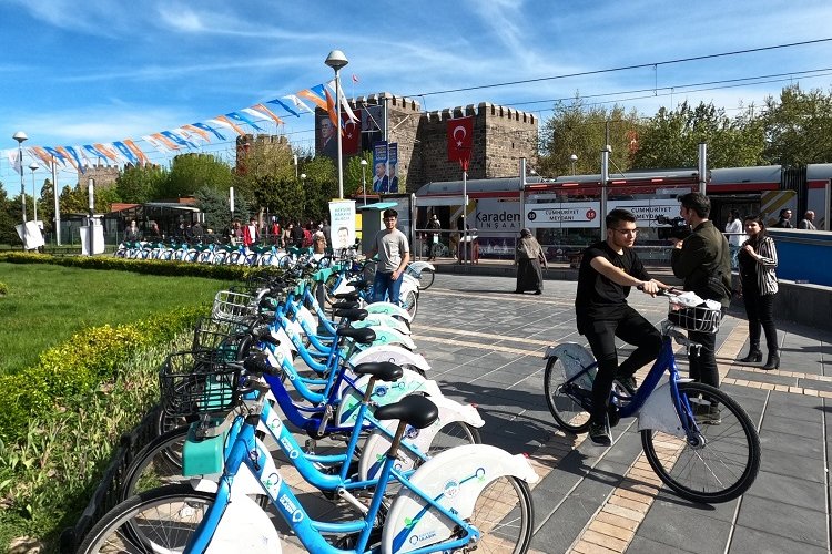 Kayseri Büyükşehir Belediyesi’nin ödüllü bisiklet hizmeti olan çevreci, ekonomik ve