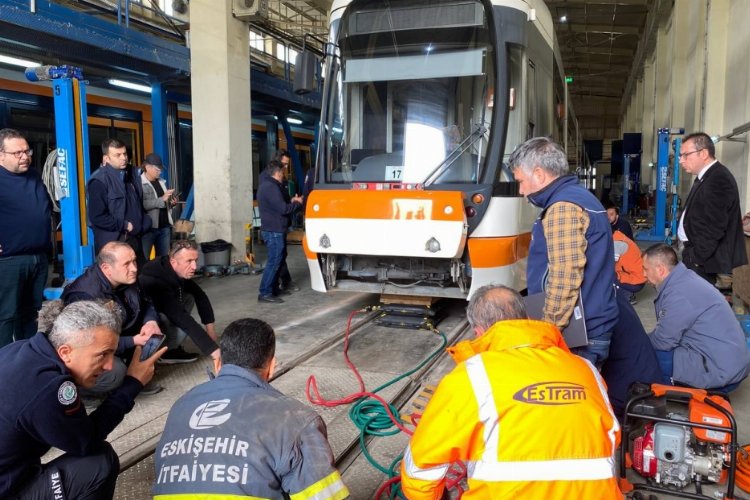 Eskişehir Büyükşehir Belediyesi İtfaiye Dairesi Başkanlığı ve ESTRAM personelinin katılımı