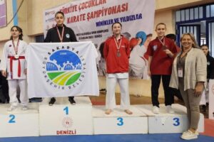 Sakarya Büyükşehir Belediye Spor karate sporcusu İrem Depe, Minik Yıldızlar