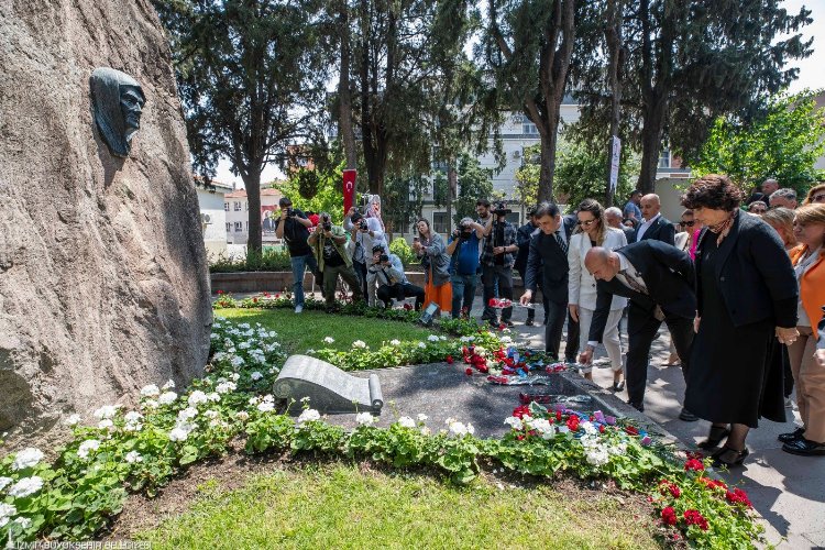 Ulu önder Mustafa Kemal Atatürk’ün annesi Zübeyde Hanım, Anneler Günü