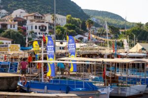 7 kilometre uzunluğundaki Uluslararası açık deniz yüzme yarışı Megisti Kaş