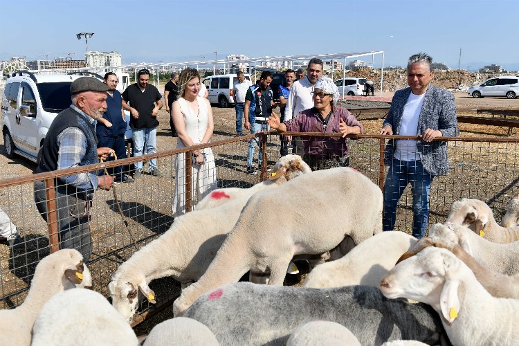 Antalya’da Muratpaşa Belediye Başkanı Ümit Uysal, yaklaşan Kurban Bayramı öncesi