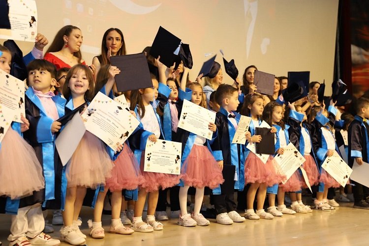 Bandırma Belediyesi’nin kadınların istihdama dahil olabilmeleri amacıyla açtığı Türkan Saylan