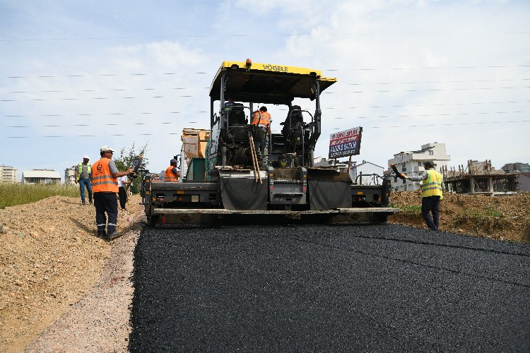 Çayırova Belediyesi, ilçedeki yol konforunu arttırmak ve yayaların güvenli ulaşımını