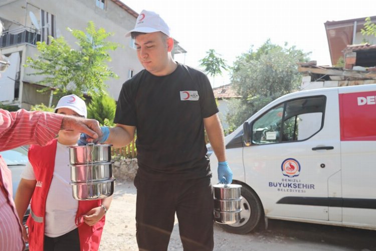 Denizli Büyükşehir Belediyesi ve Kızılay işbirliğinde faaliyete geçen “Büyükşehir-Kızılay Aşevi”