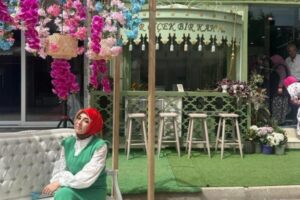 Antalya’nın Kumluca ilçesinde hizmet vermeye başlayan Sevgi Dili Florist Cafe