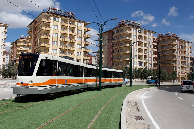 Gaziantep Büyükşehir Belediyesi (GBB), bünyesinde hizmet veren tramvay Gaziray ve