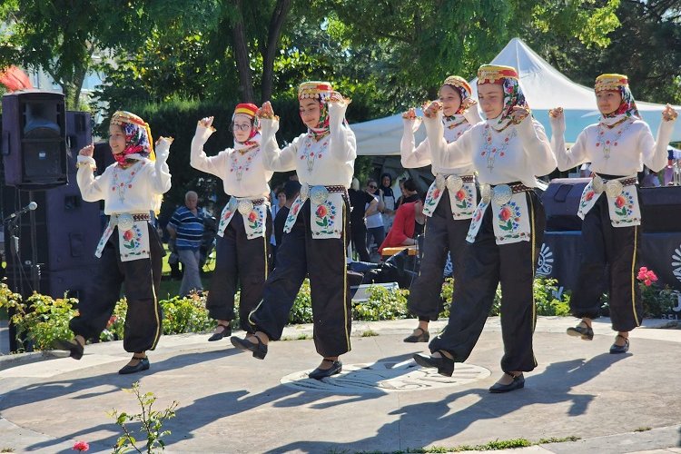 Kocaeli’nin Gölcük ilçesinde bu yıl 13.’sü düzenlenen geleneksel Bahar Şenliği,