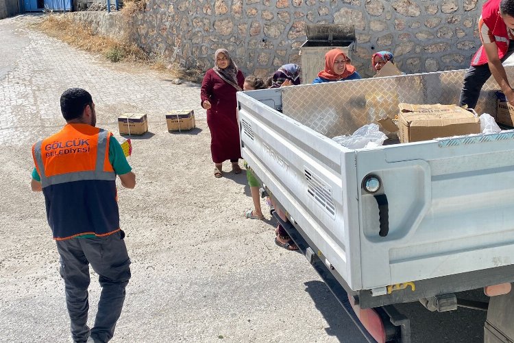 Kocaeli’de Gölcük Belediyesi ekipleri, Hatay’da depremzedelerin ihtiyaçlarını karşılama çalışmaları kapsamında