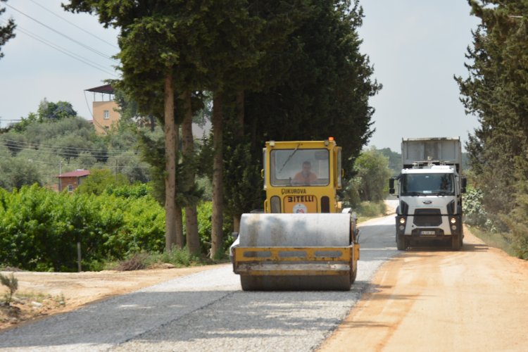 Mersin Büyükşehir Belediyesi, kent merkezinde gerçekleştirdiği yol çalışmalarının yanı sıra,