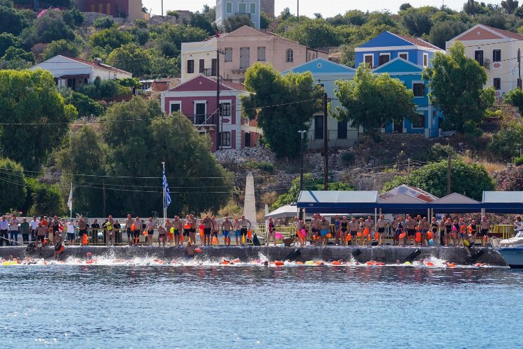 7 kilometre uzunluğundaki Uluslararası açık deniz yüzme yarışı Megisti Kaş