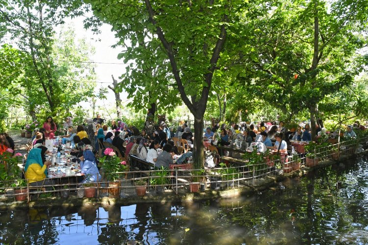 İzmir’de Karabağlar Belediyesi Semt Merkezi kursiyerlerine yönelik geziler sürüyor. İZMİR