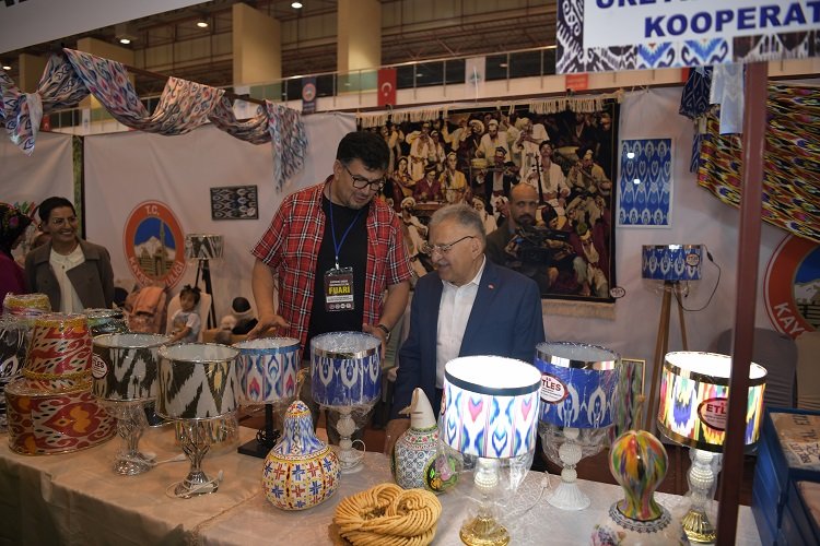 Kayseri Kadın Kooperatifleri’nde üreten kadınlar, Kayseri Büyükşehir Belediye Başkanı Dr.