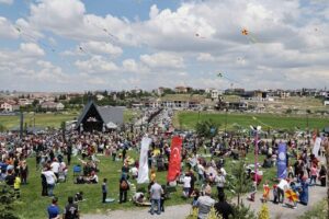 Kayseri’nin Talas Belediyesi tarafından Babalar Günü münasebetiyle düzenlenen Uçurtma Şenliği