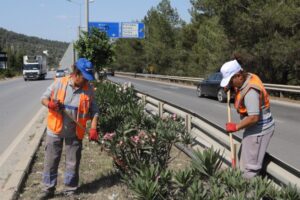 Bodrum Belediyesi Park ve Bahçeler Müdürlüğü, bayram hazırlıkları kapsamında yoğun