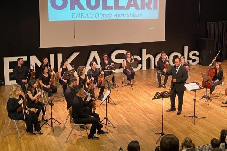 Adapazarı Özel Enka Okulları’na öğrencileri, Oda Orkestrasının kendileri için verdiği