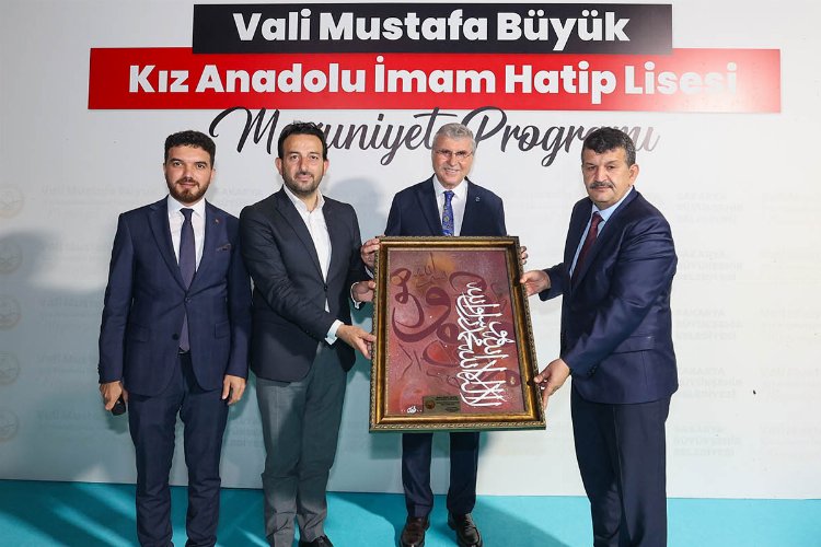 Sakarya Büyükşehir Belediye Başkanı Ekrem Yüce, Vali Mustafa Büyük Kız