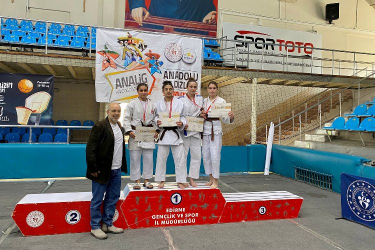 Sakarya Büyükşehir Belediyesi judo sporcusu Ayşe Aybüke Aydın, Edirne’de düzenlenen