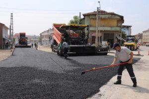 Eskişehir Büyükşehir Belediyesi ekipleri, kent içi trafikte ulaşımı rahatlatacak yol