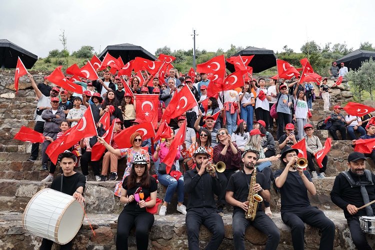 Kayseri’nin Talaslı öğrenciler, Talas Belediyesi ev sahipliğinde Çevre Haftası münasebetiyle