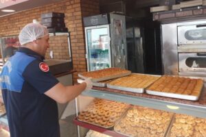 Manisa Büyükşehir Belediyesi Zabıta Dairesi Başkanlığı’na bağlı ekipler, il merkezindeki