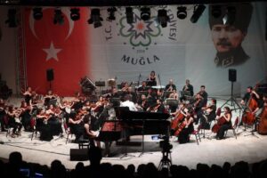 Muğla Büyükşehir Belediyesi’nin 4.İdil Biret Müzik festivali sanatseverlerin yoğun ilgisi