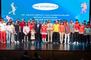 “Sporcu Ödülleri Töreni”ne katılan Mersin Büyükşehir Belediye Başkanı Vahap Seçer,