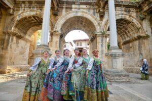 Antalya’da Muratpaşa Belediye Başkanı Ümit Uysal, yeni yerler, kültürler ve