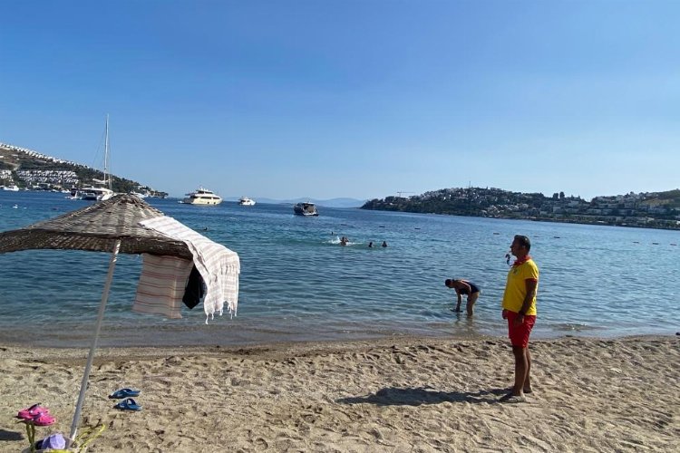 Bodrum Belediyesi Destek Hizmetleri Müdürlüğü ekipleri, yarımada genelinde vatandaşların plajlardan