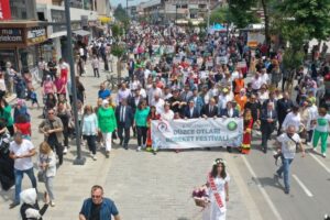 Düzcelilerin kortej yürüyüşü ile davet edildiği 7. Düzce Otları Bereket