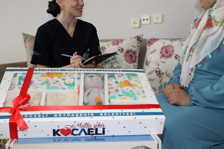 Kocaeli’de hayata geçirilen “Hoş geldin Bebek” projesiyle anneler de bebekler